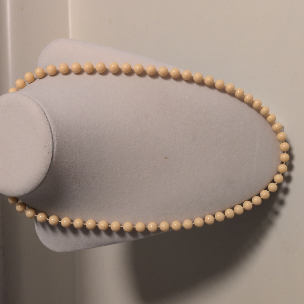 Elegant‎ Yellowish Cream Beaded Necklace
